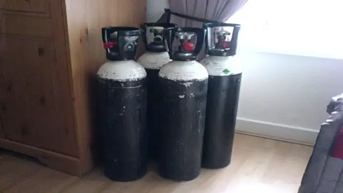 Delhi HC issues contempt notice to an oxygen manufacturer over non-supply to Delhi Govt Delhi HC issues contempt notice to an oxygen manufacturer over non-supply to Delhi Govt